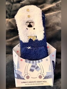 Totes Women’s Super Soft Slipper Socks with Slip Resistant Tread Brand New